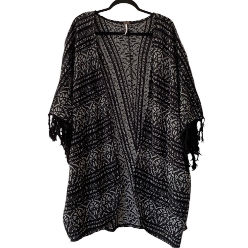Free People Black‎ Pattern Fringe Kimono Cardigan Sz XS/S Rare ASO Selena Gomez